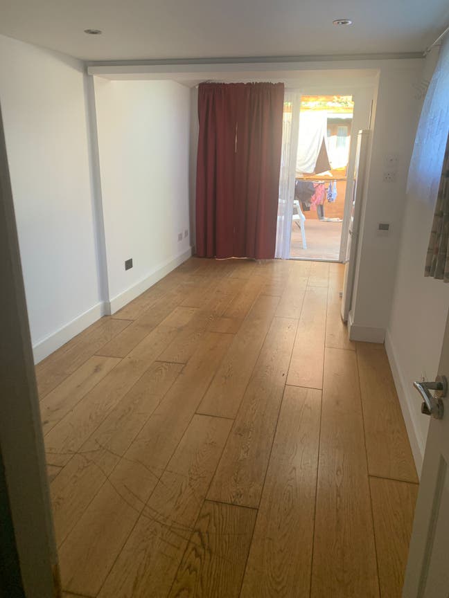 Studio  Flat  for  Rent  –   HA8  Excluded  Bills
 Main Photo