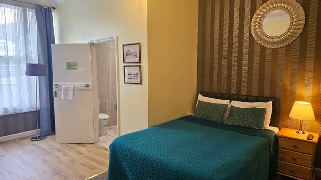 Studio King size en-suite Studio with Kitchen Main Photo