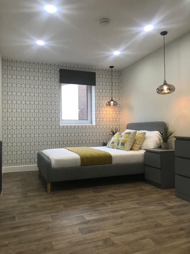 Double En-Suite Room in Town Centre *Inclusive* Main Photo