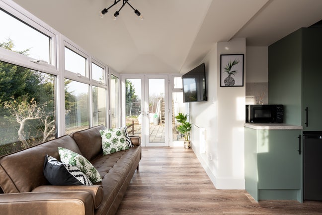 Massive double en-suite with kitchenette  Main Photo