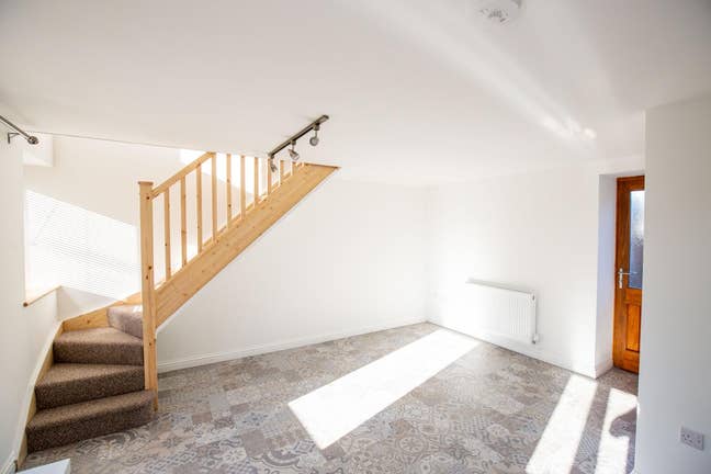 1 Bedroom House - Yatton Main Photo