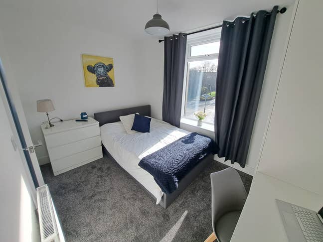 Double En-suite Room With Desk BS15 Main Photo