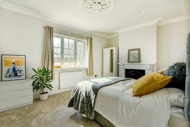Girl’s Room in Beautiful, Sociable Home, Totterdwn Main Photo