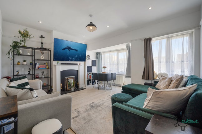 Two Bedroom Flat w/ private garden Enfield EN3 Main Photo