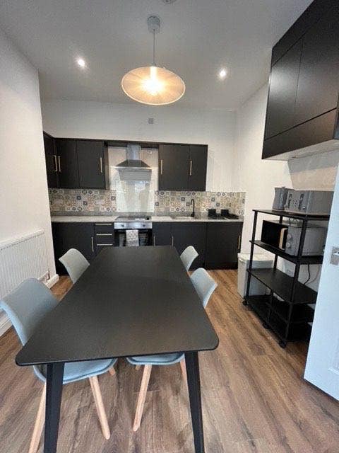 En-Suite room in a 4 bed HMO Main Photo