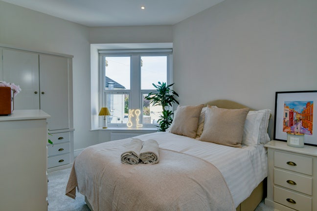 Guy’s Room in Most Spectacular, Sociable Home Main Photo