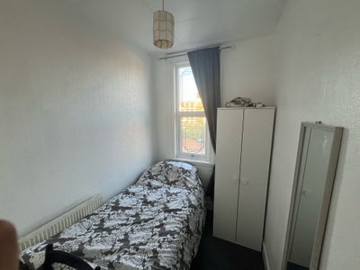 Single Room Main Photo