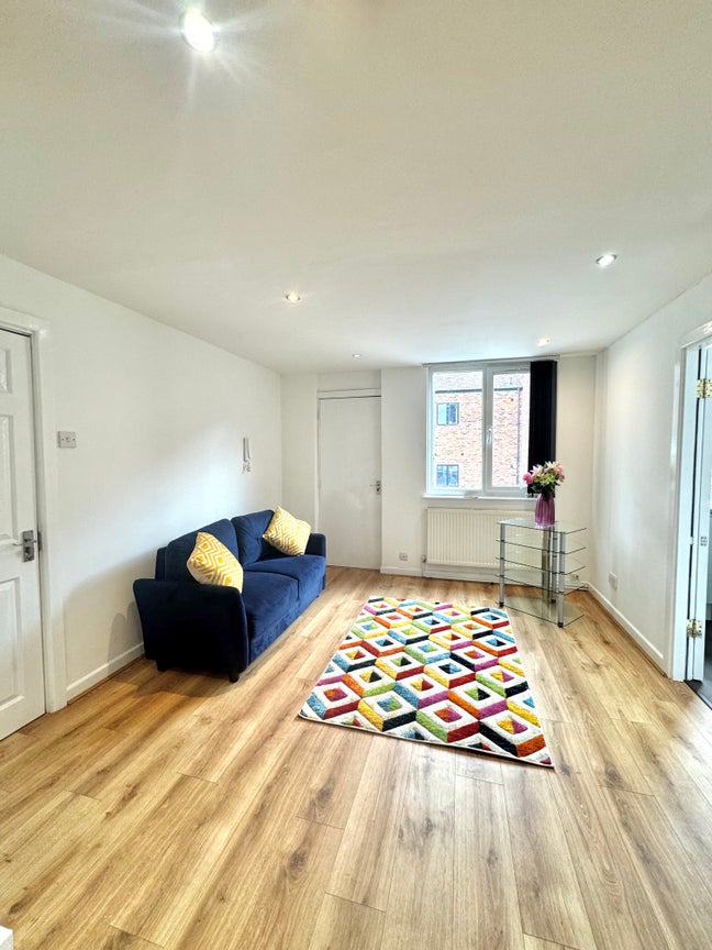 Two bedroom apartment on Henry Street  Main Photo