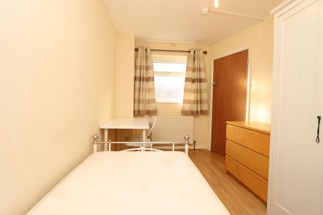Single Room in South Quay - Canary Wharf E14 Main Photo
