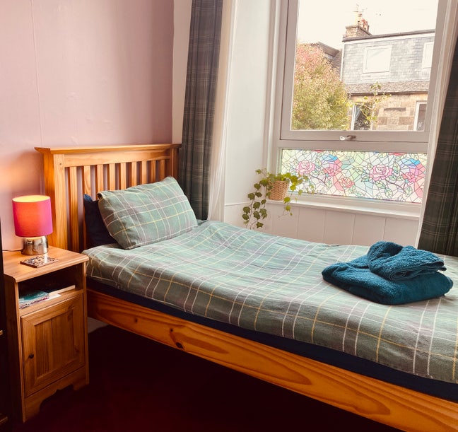 🛏️ Mon–Fri Let – Room in Leith Main Photo