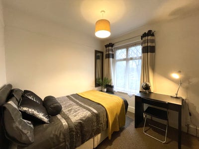 Double Room - Great Location  Main Photo