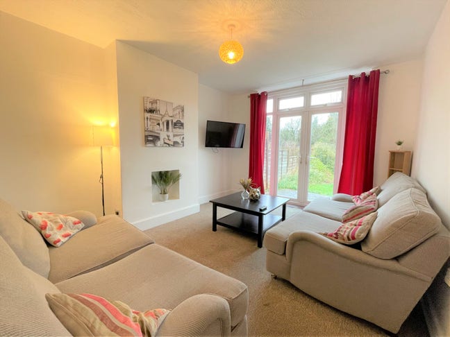 Sociable Home Near Gloucester Road  Main Photo