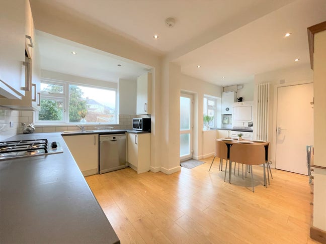 Double Room - Great Location  Main Photo