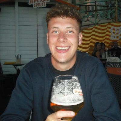 Looking for a room in a friendly/ social house Main Photo