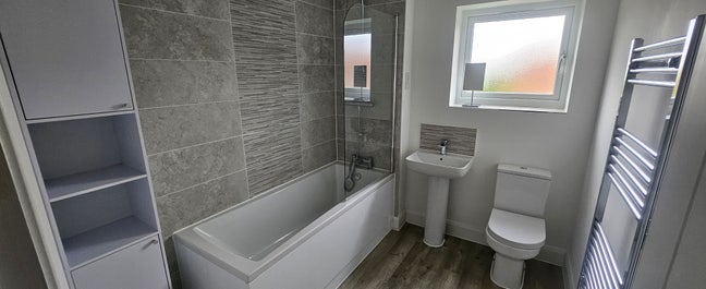 Bright Double Room with Large Bathroom Main Photo