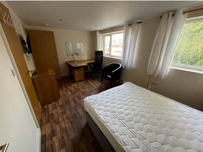 Tenancy Takeover - Private Room W/ Ensuite Main Photo