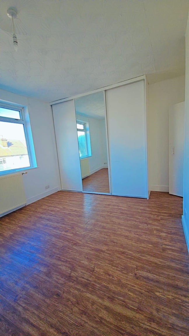 4. Bedroom House For REMT IN ME7 Main Photo