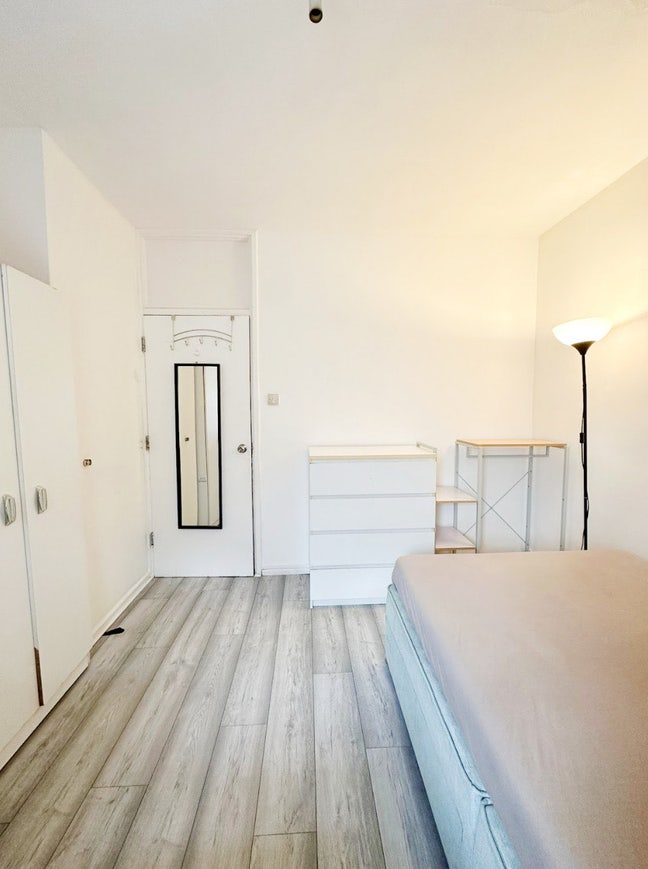 Available Now Cosy Room 20 Minutes to Canary Wharf Main Photo