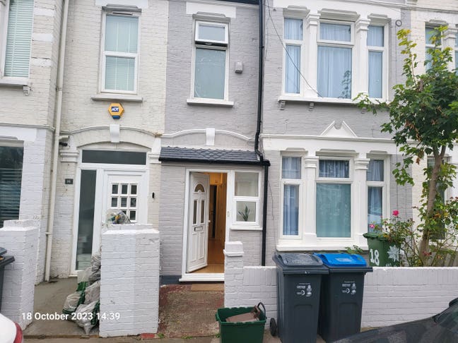 Beautiful 4 Bedroom House tooting/mitcham border Main Photo