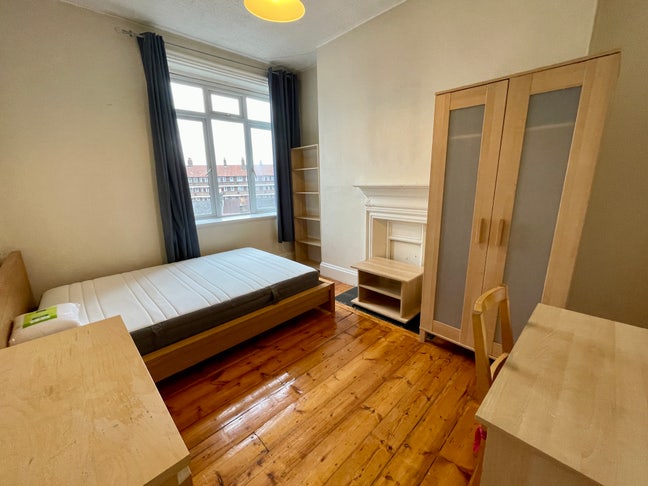 Good size double room for rent Old Kent Road, Main Photo