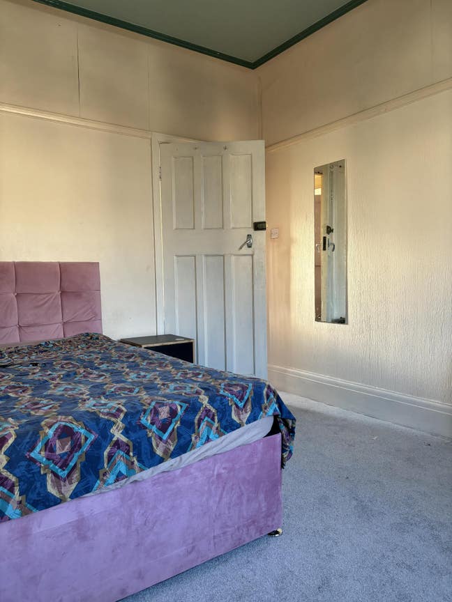 Spacious Furnished Room in Friendly House Share Main Photo