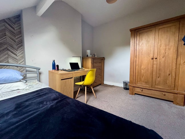 £500 inc  room available September  Main Photo