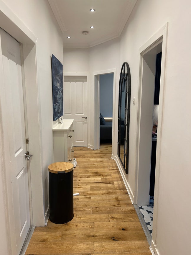 Spare room in modern apartment (Glasgow Southside) Main Photo