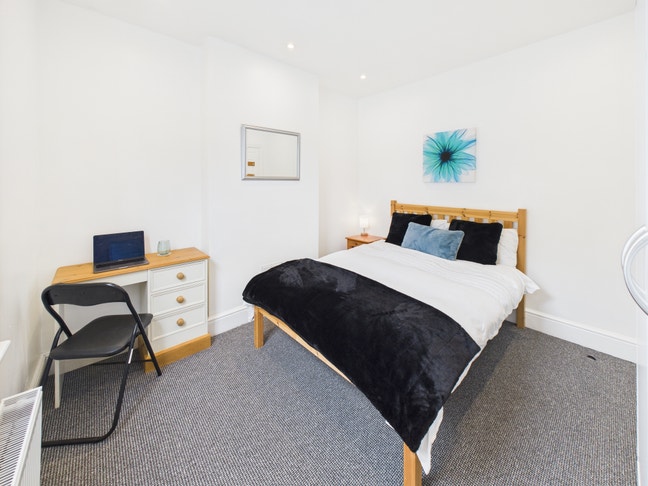 Double Bedroom for Rent within Student House Main Photo