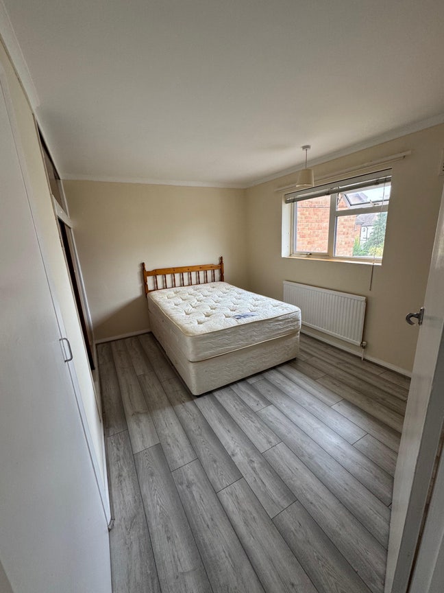 Big Double Room with Cubboard for Single Occupancy Main Photo