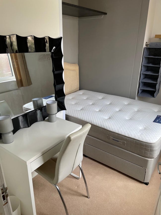 Double Bedroom inc bills Main Photo