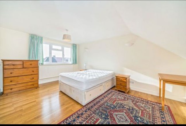 Large double room in a house  Main Photo