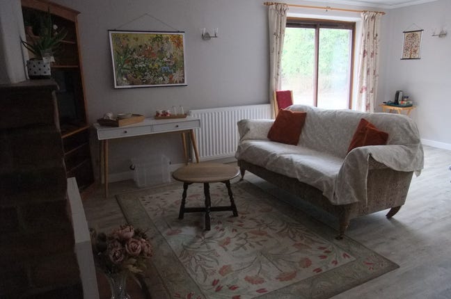 Large redecorated and furnished room with a veiw. Main Photo
