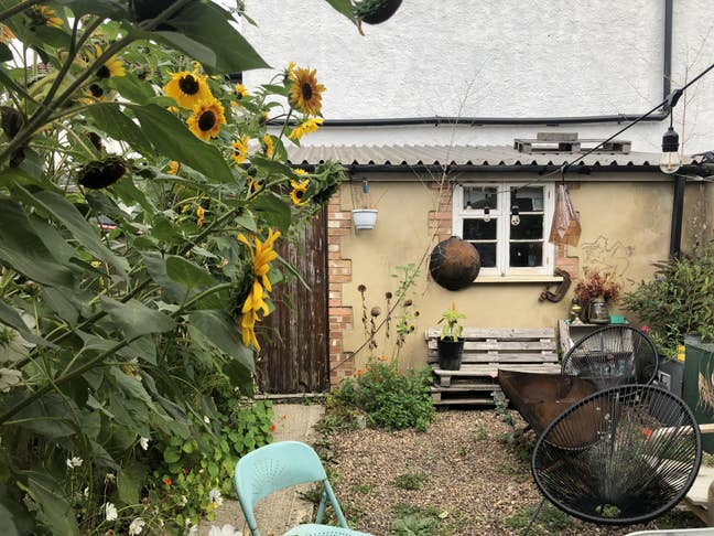Room available in communal house! Main Photo