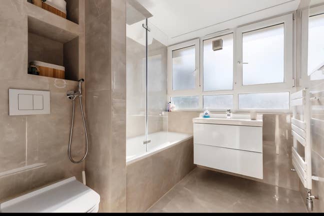 Newly Refurbished Clapham Junction   Main Photo