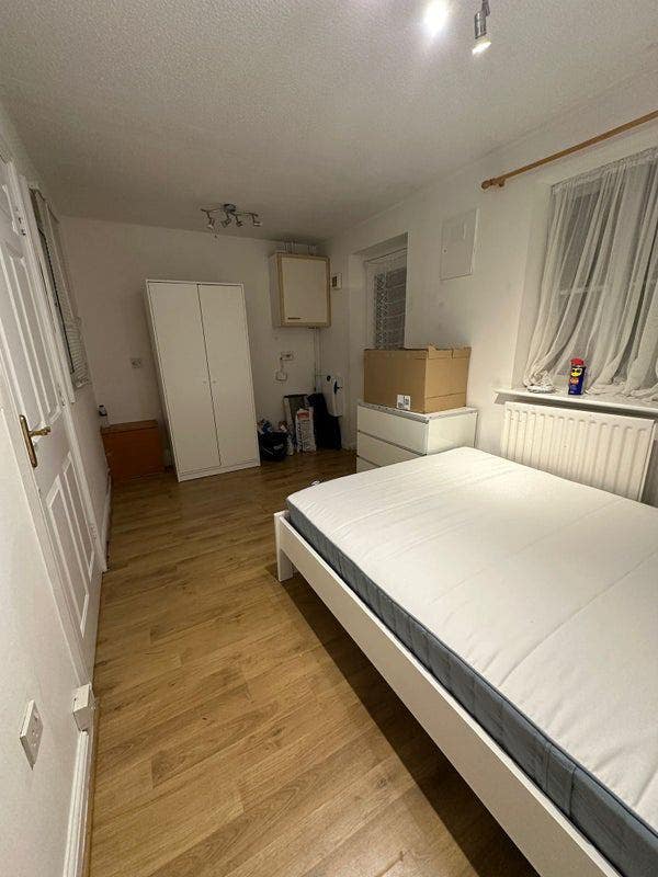 1 Double room W/ Private garden in Woolwich  Main Photo