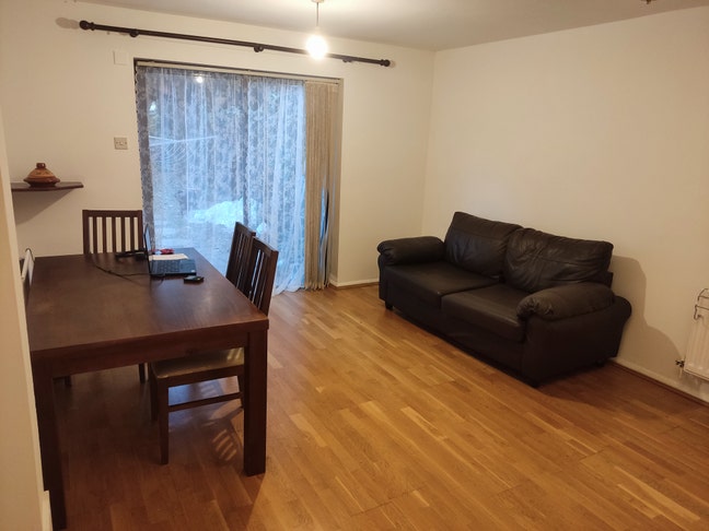 Bright 2-Bedroom Terraced House in Neasden Main Photo
