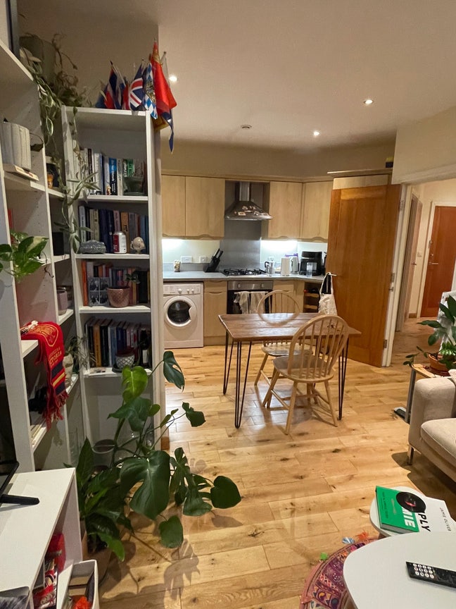 Spacious room in Clapham North Main Photo