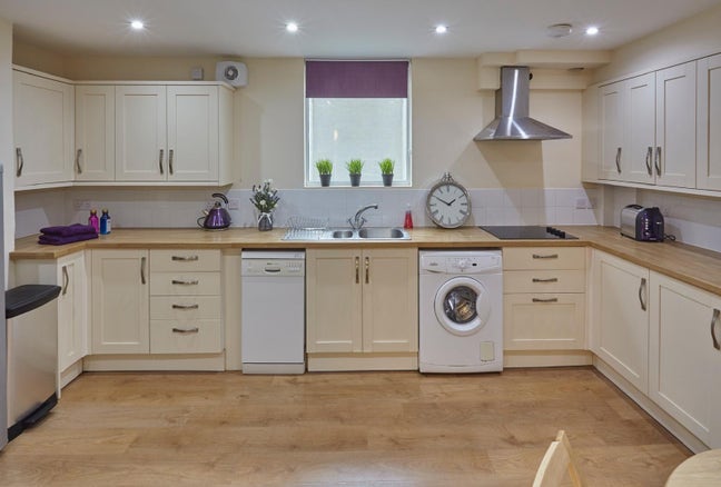 Room available to rent in 4 bed house Main Photo