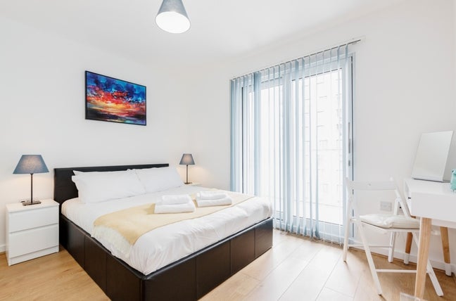 1 Double & 1 Ensuite w/ PrivateBalcony *3 Bed Flat Main Photo