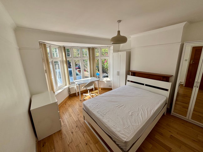 Stunning New Property in Wimbledon Park Main Photo