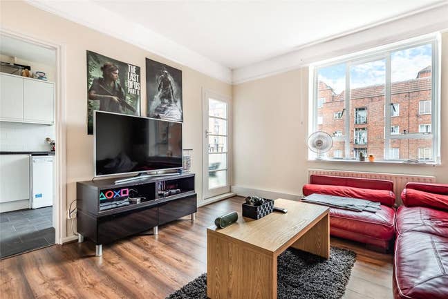 3 Bedroom Flat with Balcony  Main Photo