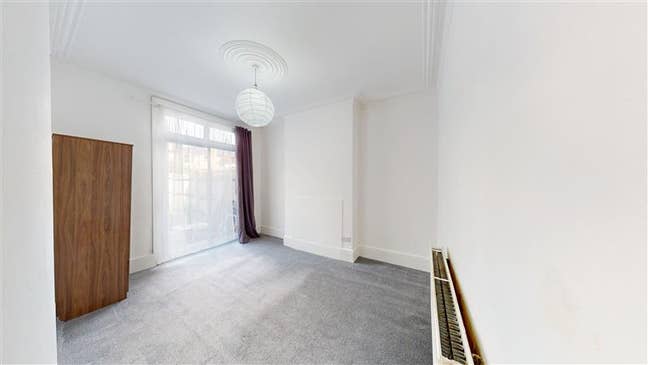Double Bedroom with direct access to garden in Hou Main Photo