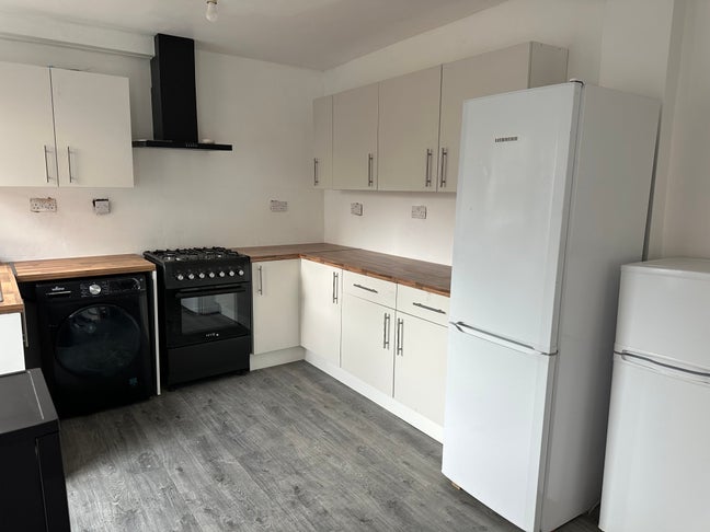 5 Bed - Albert Grove - Bills Inclusive Main Photo
