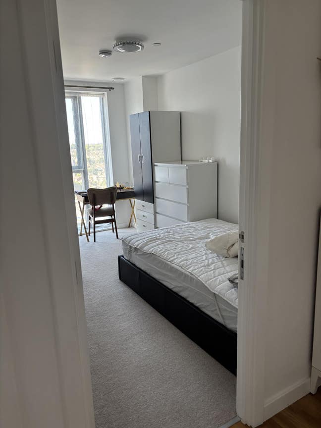 Female tenant - part stay only  Main Photo