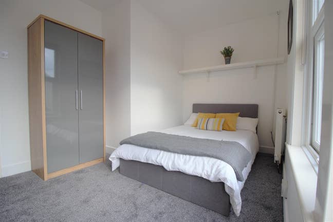 Double room available near McLaren Main Photo