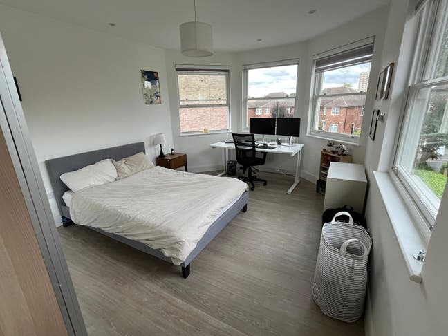 ✨ Large Double Room in Modern flat   Main Photo