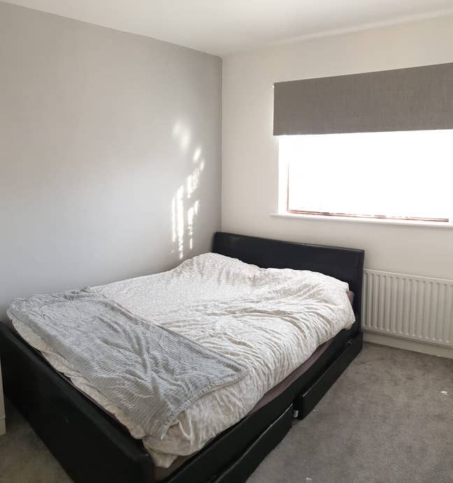 Double Room Available in Quiet Professional Home – Main Photo