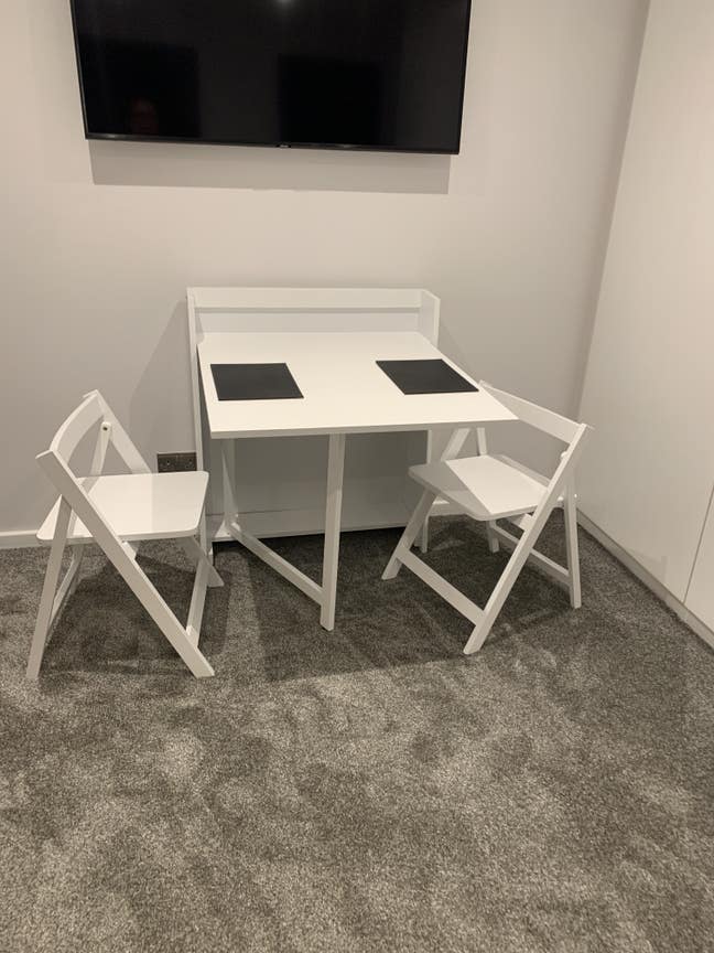 Fully furnished immaculate studio flat Main Photo