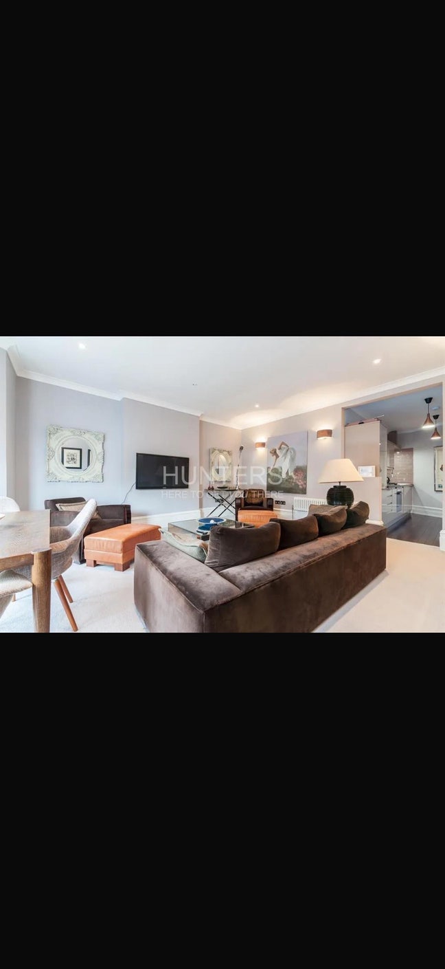 Premium Large Queen-Sized Room / En-Suite Main Photo