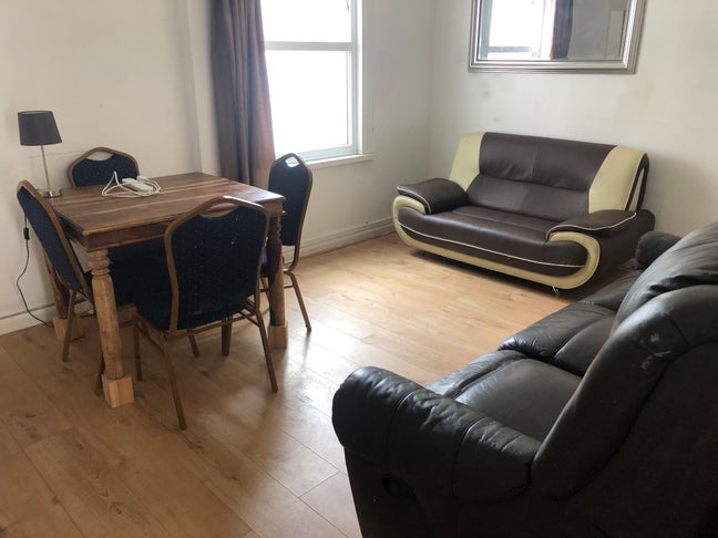 Double Bedroom in Five Beds House Main Photo